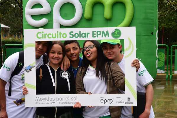 Circuito Solar EPM
Circuito Solar EPM
Fecha: Agosto 11 de 2017
Para descargar esta fotografía en alta resolución, haga clic sobre la imagen hasta que la misma se despliegue en la pantalla completa; luego dé clic derecho y elija la opción "guardar imagen como". 
En caso de publicación por cualquier medio, solicitamos acompañarla del crédito: "Foto EPM"
Palabras clave: Circuito Solar EPM