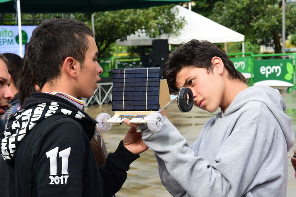 Circuito Solar EPM
Circuito Solar EPM
Fecha: Agosto 11 de 2017
Para descargar esta fotografía en alta resolución, haga clic sobre la imagen hasta que la misma se despliegue en la pantalla completa; luego dé clic derecho y elija la opción "guardar imagen como". 
En caso de publicación por cualquier medio, solicitamos acompañarla del crédito: "Foto EPM"
Palabras clave: Circuito Solar EPM