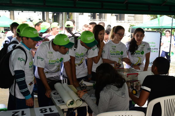 Circuito Solar EPM
Circuito Solar EPM
Fecha: Agosto 11 de 2017
Para descargar esta fotografía en alta resolución, haga clic sobre la imagen hasta que la misma se despliegue en la pantalla completa; luego dé clic derecho y elija la opción "guardar imagen como". 
En caso de publicación por cualquier medio, solicitamos acompañarla del crédito: "Foto EPM"
Palabras clave: Circuito Solar EPM