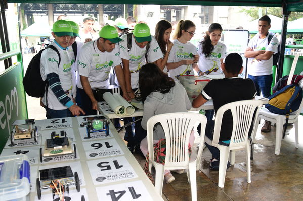 Circuito Solar EPM
Circuito Solar EPM
Fecha: Agosto 11 de 2017
Para descargar esta fotografía en alta resolución, haga clic sobre la imagen hasta que la misma se despliegue en la pantalla completa; luego dé clic derecho y elija la opción "guardar imagen como". 
En caso de publicación por cualquier medio, solicitamos acompañarla del crédito: "Foto EPM"
Palabras clave: Circuito Solar EPM
