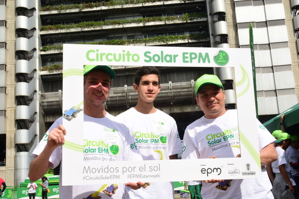 Circuito Solar EPM
Circuito Solar EPM
Fecha: Agosto 11 de 2017
Para descargar esta fotografía en alta resolución, haga clic sobre la imagen hasta que la misma se despliegue en la pantalla completa; luego dé clic derecho y elija la opción "guardar imagen como". 
En caso de publicación por cualquier medio, solicitamos acompañarla del crédito: "Foto EPM"
Palabras clave: Circuito Solar EPM