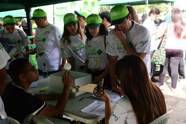 Circuito Solar EPM
Circuito Solar EPM
Fecha: Agosto 11 de 2017
Para descargar esta fotografía en alta resolución, haga clic sobre la imagen hasta que la misma se despliegue en la pantalla completa; luego dé clic derecho y elija la opción "guardar imagen como". 
En caso de publicación por cualquier medio, solicitamos acompañarla del crédito: "Foto EPM"
Palabras clave: Circuito Solar EPM