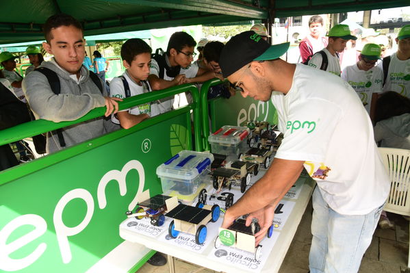 Circuito Solar EPM
Circuito Solar EPM
Fecha: Agosto 11 de 2017
Para descargar esta fotografía en alta resolución, haga clic sobre la imagen hasta que la misma se despliegue en la pantalla completa; luego dé clic derecho y elija la opción "guardar imagen como". 
En caso de publicación por cualquier medio, solicitamos acompañarla del crédito: "Foto EPM"
Palabras clave: Circuito Solar EPM