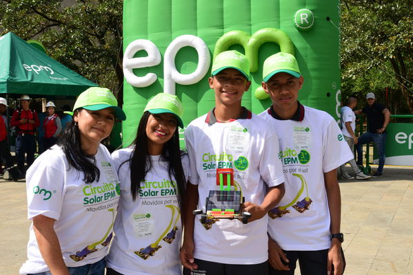 Circuito Solar EPM
Circuito Solar EPM
Fecha: Agosto 11 de 2017
Para descargar esta fotografía en alta resolución, haga clic sobre la imagen hasta que la misma se despliegue en la pantalla completa; luego dé clic derecho y elija la opción "guardar imagen como". 
En caso de publicación por cualquier medio, solicitamos acompañarla del crédito: "Foto EPM"
Palabras clave: Circuito Solar EPM