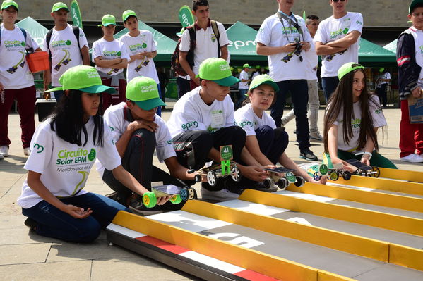 Circuito Solar EPM
Circuito Solar EPM
Fecha: Agosto 11 de 2017
Para descargar esta fotografía en alta resolución, haga clic sobre la imagen hasta que la misma se despliegue en la pantalla completa; luego dé clic derecho y elija la opción "guardar imagen como". 
En caso de publicación por cualquier medio, solicitamos acompañarla del crédito: "Foto EPM"
Palabras clave: Circuito Solar EPM