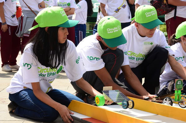 Circuito Solar EPM
Circuito Solar EPM
Fecha: Agosto 11 de 2017
Para descargar esta fotografía en alta resolución, haga clic sobre la imagen hasta que la misma se despliegue en la pantalla completa; luego dé clic derecho y elija la opción "guardar imagen como". 
En caso de publicación por cualquier medio, solicitamos acompañarla del crédito: "Foto EPM"
Palabras clave: Circuito Solar EPM