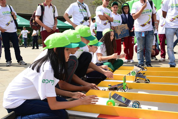 Circuito Solar EPM
Circuito Solar EPM
Fecha: Agosto 11 de 2017
Para descargar esta fotografía en alta resolución, haga clic sobre la imagen hasta que la misma se despliegue en la pantalla completa; luego dé clic derecho y elija la opción "guardar imagen como". 
En caso de publicación por cualquier medio, solicitamos acompañarla del crédito: "Foto EPM"
Palabras clave: Circuito Solar EPM