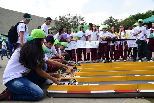 Circuito Solar EPM
Circuito Solar EPM
Fecha: Agosto 11 de 2017
Para descargar esta fotografía en alta resolución, haga clic sobre la imagen hasta que la misma se despliegue en la pantalla completa; luego dé clic derecho y elija la opción "guardar imagen como". 
En caso de publicación por cualquier medio, solicitamos acompañarla del crédito: "Foto EPM"
Palabras clave: Circuito Solar EPM