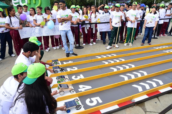 Circuito Solar EPM
Circuito Solar EPM
Fecha: Agosto 11 de 2017
Para descargar esta fotografía en alta resolución, haga clic sobre la imagen hasta que la misma se despliegue en la pantalla completa; luego dé clic derecho y elija la opción "guardar imagen como". 
En caso de publicación por cualquier medio, solicitamos acompañarla del crédito: "Foto EPM"
Palabras clave: Circuito Solar EPM