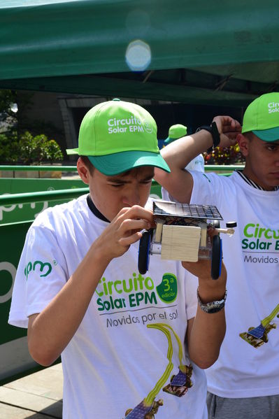 Circuito Solar EPM
Circuito Solar EPM
Fecha: Agosto 11 de 2017
Para descargar esta fotografía en alta resolución, haga clic sobre la imagen hasta que la misma se despliegue en la pantalla completa; luego dé clic derecho y elija la opción "guardar imagen como". 
En caso de publicación por cualquier medio, solicitamos acompañarla del crédito: "Foto EPM"
Palabras clave: Circuito Solar EPM