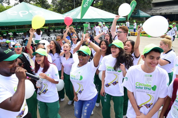 Circuito Solar EPM
Circuito Solar EPM
Fecha: Agosto 11 de 2017
Para descargar esta fotografía en alta resolución, haga clic sobre la imagen hasta que la misma se despliegue en la pantalla completa; luego dé clic derecho y elija la opción "guardar imagen como". 
En caso de publicación por cualquier medio, solicitamos acompañarla del crédito: "Foto EPM"
Palabras clave: Circuito Solar EPM