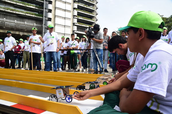 Circuito Solar EPM
Circuito Solar EPM
Fecha: Agosto 11 de 2017
Para descargar esta fotografía en alta resolución, haga clic sobre la imagen hasta que la misma se despliegue en la pantalla completa; luego dé clic derecho y elija la opción "guardar imagen como". 
En caso de publicación por cualquier medio, solicitamos acompañarla del crédito: "Foto EPM"
Palabras clave: Circuito Solar EPM
