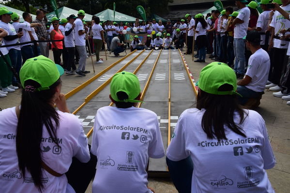 Circuito Solar EPM
Circuito Solar EPM
Fecha: Agosto 11 de 2017
Para descargar esta fotografía en alta resolución, haga clic sobre la imagen hasta que la misma se despliegue en la pantalla completa; luego dé clic derecho y elija la opción "guardar imagen como". 
En caso de publicación por cualquier medio, solicitamos acompañarla del crédito: "Foto EPM"
Palabras clave: Circuito Solar EPM