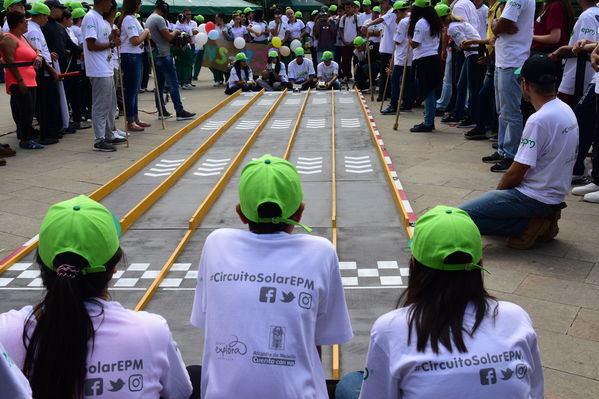 Circuito Solar EPM
Circuito Solar EPM
Fecha: Agosto 11 de 2017
Para descargar esta fotografía en alta resolución, haga clic sobre la imagen hasta que la misma se despliegue en la pantalla completa; luego dé clic derecho y elija la opción "guardar imagen como". 
En caso de publicación por cualquier medio, solicitamos acompañarla del crédito: "Foto EPM"
Palabras clave: Circuito Solar EPM