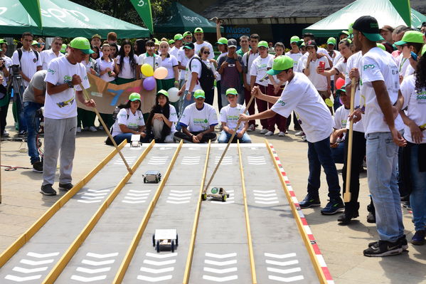 Circuito Solar EPM
Circuito Solar EPM
Fecha: Agosto 11 de 2017
Para descargar esta fotografía en alta resolución, haga clic sobre la imagen hasta que la misma se despliegue en la pantalla completa; luego dé clic derecho y elija la opción "guardar imagen como". 
En caso de publicación por cualquier medio, solicitamos acompañarla del crédito: "Foto EPM"
Palabras clave: Circuito Solar EPM