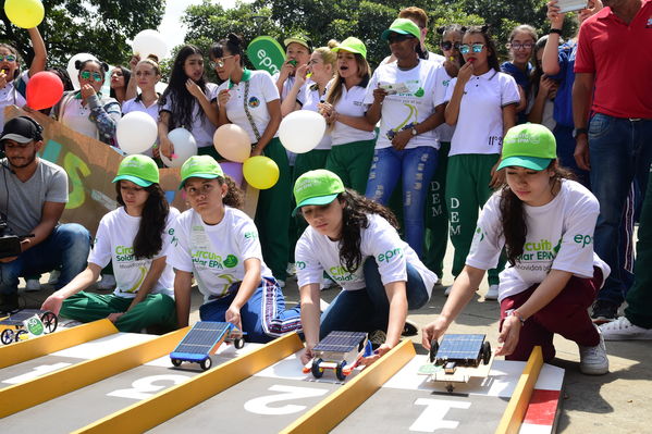 Circuito Solar EPM
Circuito Solar EPM
Fecha: Agosto 11 de 2017
Para descargar esta fotografía en alta resolución, haga clic sobre la imagen hasta que la misma se despliegue en la pantalla completa; luego dé clic derecho y elija la opción "guardar imagen como". 
En caso de publicación por cualquier medio, solicitamos acompañarla del crédito: "Foto EPM"
Palabras clave: Circuito Solar EPM