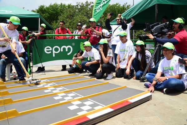 Circuito Solar EPM
Circuito Solar EPM
Fecha: Agosto 11 de 2017
Para descargar esta fotografía en alta resolución, haga clic sobre la imagen hasta que la misma se despliegue en la pantalla completa; luego dé clic derecho y elija la opción "guardar imagen como". 
En caso de publicación por cualquier medio, solicitamos acompañarla del crédito: "Foto EPM"
Palabras clave: Circuito Solar EPM
