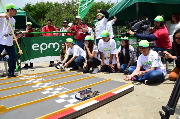Circuito Solar EPM
Circuito Solar EPM
Fecha: Agosto 11 de 2017
Para descargar esta fotografía en alta resolución, haga clic sobre la imagen hasta que la misma se despliegue en la pantalla completa; luego dé clic derecho y elija la opción "guardar imagen como". 
En caso de publicación por cualquier medio, solicitamos acompañarla del crédito: "Foto EPM"
Palabras clave: Circuito Solar EPM