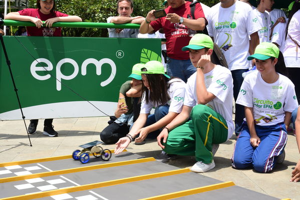Circuito Solar EPM
Circuito Solar EPM
Fecha: Agosto 11 de 2017
Para descargar esta fotografía en alta resolución, haga clic sobre la imagen hasta que la misma se despliegue en la pantalla completa; luego dé clic derecho y elija la opción "guardar imagen como". 
En caso de publicación por cualquier medio, solicitamos acompañarla del crédito: "Foto EPM"
Palabras clave: Circuito Solar EPM