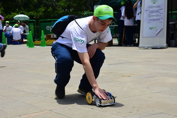 Circuito Solar EPM
Circuito Solar EPM
Fecha: Agosto 11 de 2017
Para descargar esta fotografía en alta resolución, haga clic sobre la imagen hasta que la misma se despliegue en la pantalla completa; luego dé clic derecho y elija la opción "guardar imagen como". 
En caso de publicación por cualquier medio, solicitamos acompañarla del crédito: "Foto EPM"
Palabras clave: Circuito Solar EPM