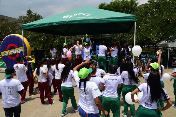 Circuito Solar EPM
Circuito Solar EPM
Fecha: Agosto 11 de 2017
Para descargar esta fotografía en alta resolución, haga clic sobre la imagen hasta que la misma se despliegue en la pantalla completa; luego dé clic derecho y elija la opción "guardar imagen como". 
En caso de publicación por cualquier medio, solicitamos acompañarla del crédito: "Foto EPM"
Palabras clave: Circuito Solar EPM
