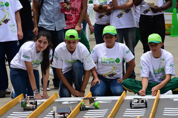 Circuito Solar EPM
Circuito Solar EPM
Fecha: Agosto 11 de 2017
Para descargar esta fotografía en alta resolución, haga clic sobre la imagen hasta que la misma se despliegue en la pantalla completa; luego dé clic derecho y elija la opción "guardar imagen como". 
En caso de publicación por cualquier medio, solicitamos acompañarla del crédito: "Foto EPM"
Palabras clave: Circuito Solar EPM