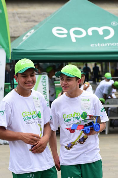 Circuito Solar EPM
Circuito Solar EPM
Fecha: Agosto 11 de 2017
Para descargar esta fotografía en alta resolución, haga clic sobre la imagen hasta que la misma se despliegue en la pantalla completa; luego dé clic derecho y elija la opción "guardar imagen como". 
En caso de publicación por cualquier medio, solicitamos acompañarla del crédito: "Foto EPM"
Palabras clave: Circuito Solar EPM