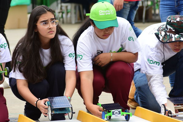 Circuito Solar EPM
Circuito Solar EPM
Fecha: Agosto 11 de 2017
Para descargar esta fotografía en alta resolución, haga clic sobre la imagen hasta que la misma se despliegue en la pantalla completa; luego dé clic derecho y elija la opción "guardar imagen como". 
En caso de publicación por cualquier medio, solicitamos acompañarla del crédito: "Foto EPM"
Palabras clave: Circuito Solar EPM