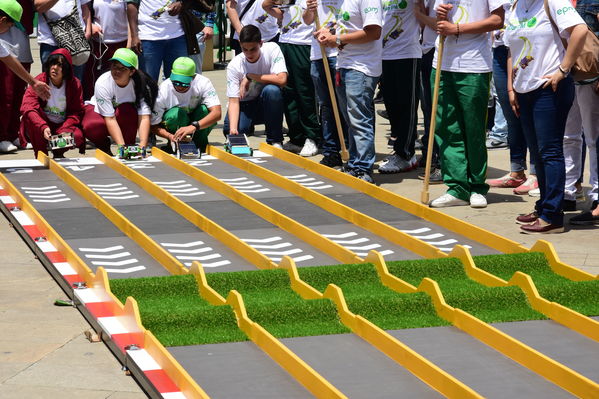 Circuito Solar EPM
Circuito Solar EPM
Fecha: Agosto 11 de 2017
Para descargar esta fotografía en alta resolución, haga clic sobre la imagen hasta que la misma se despliegue en la pantalla completa; luego dé clic derecho y elija la opción "guardar imagen como". 
En caso de publicación por cualquier medio, solicitamos acompañarla del crédito: "Foto EPM"
Palabras clave: Circuito Solar EPM