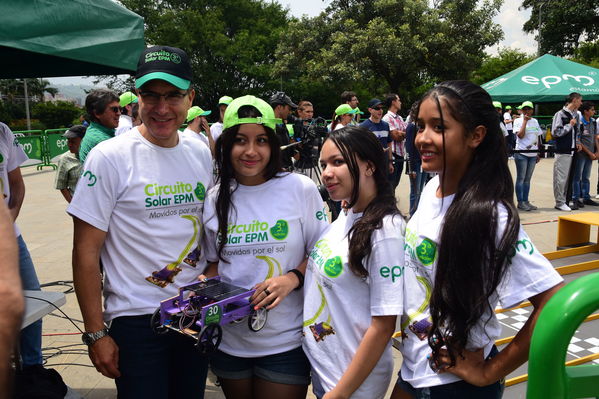 Circuito Solar EPM
Circuito Solar EPM
Fecha: Agosto 11 de 2017
Para descargar esta fotografía en alta resolución, haga clic sobre la imagen hasta que la misma se despliegue en la pantalla completa; luego dé clic derecho y elija la opción "guardar imagen como". 
En caso de publicación por cualquier medio, solicitamos acompañarla del crédito: "Foto EPM"
Palabras clave: Circuito Solar EPM