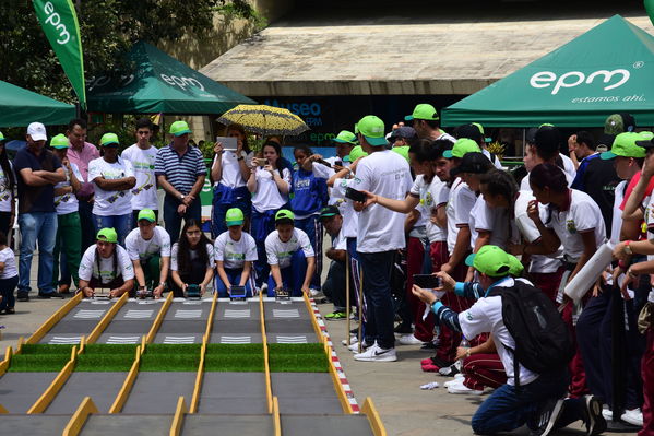 Circuito Solar EPM
Circuito Solar EPM
Fecha: Agosto 11 de 2017
Para descargar esta fotografía en alta resolución, haga clic sobre la imagen hasta que la misma se despliegue en la pantalla completa; luego dé clic derecho y elija la opción "guardar imagen como". 
En caso de publicación por cualquier medio, solicitamos acompañarla del crédito: "Foto EPM"
Palabras clave: Circuito Solar EPM