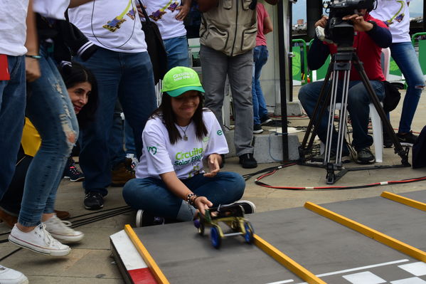 Circuito Solar EPM
Circuito Solar EPM
Fecha: Agosto 11 de 2017
Para descargar esta fotografía en alta resolución, haga clic sobre la imagen hasta que la misma se despliegue en la pantalla completa; luego dé clic derecho y elija la opción "guardar imagen como". 
En caso de publicación por cualquier medio, solicitamos acompañarla del crédito: "Foto EPM"
Palabras clave: Circuito Solar EPM