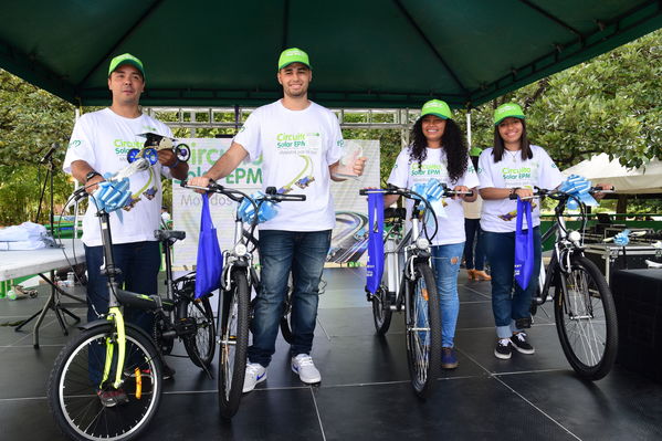 Circuito Solar EPM
Circuito Solar EPM
Fecha: Agosto 11 de 2017
Para descargar esta fotografía en alta resolución, haga clic sobre la imagen hasta que la misma se despliegue en la pantalla completa; luego dé clic derecho y elija la opción "guardar imagen como". 
En caso de publicación por cualquier medio, solicitamos acompañarla del crédito: "Foto EPM"
Palabras clave: Circuito Solar EPM