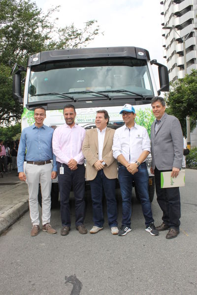 Piloto volquetas a Gas
Piloto volquetas a Gas.
Fecha: Agosto 15 2018.
Para descargar esta fotografía en alta resolución, haga clic sobre la imagen hasta que la misma se despliegue en la pantalla completa; luego dé clic derecho y elija la opción "guardar imagen como". 
En caso de publicación por cualquier medio, solicitamos acompañarla del crédito: "Foto EPM"
Palabras clave: Piloto volquetas Gas
