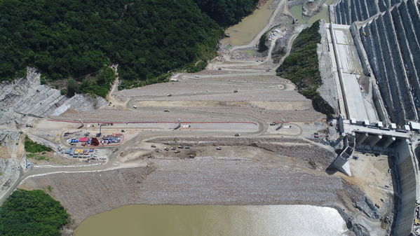 Proyecto hidroeléctrico Ituango 
Proyecto hidroeléctrico Ituango.
Fecha: Agosto 15 2018.
Para descargar esta fotografía en alta resolución, haga clic sobre la imagen hasta que la misma se despliegue en la pantalla completa; luego dé clic derecho y elija la opción "guardar imagen como". 
En caso de publicación por cualquier medio, solicitamos acompañarla del crédito: "Foto EPM"
Palabras clave: Proyecto hidroeléctrico Ituango