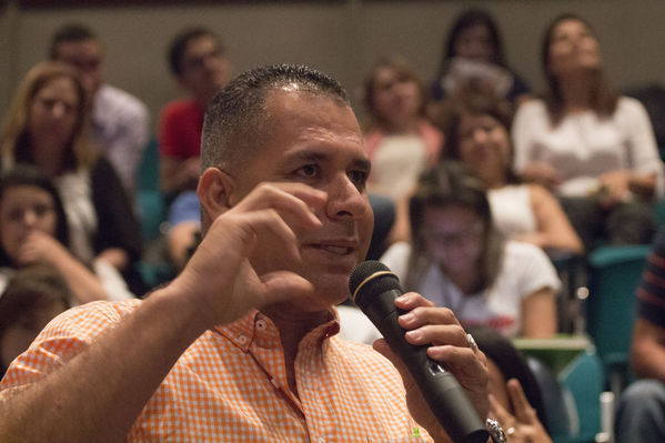 Encuentro de RSE
Encuentro de RSE
Fecha: Agosto 19 de 2016
Para descargar esta fotografía en alta resolución, haga clic sobre la imagen hasta que la misma se despliegue en la pantalla completa; luego dé clic derecho y elija la opción "guardar imagen como". 
En caso de publicación por cualquier medio, solicitamos acompañarla del crédito: "Foto EPM"
Palabras clave: Encuentro RSE