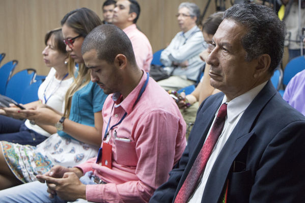 Conversatorio sobre el proyecto Centro Parrilla
Conversatorio sobre el proyecto Centro Parrilla
Fecha: Agosto 22 de 2016
Para descargar esta fotografía en alta resolución, haga clic sobre la imagen hasta que la misma se despliegue en la pantalla completa; luego dé clic derecho y elija la opción "guardar imagen como". 
En caso de publicación por cualquier medio, solicitamos acompañarla del crédito: "Foto EPM"
Palabras clave: Conversatorio proyecto Centro Parrilla