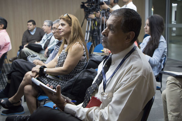 Conversatorio sobre el proyecto Centro Parrilla
Conversatorio sobre el proyecto Centro Parrilla
Fecha: Agosto 22 de 2016
Para descargar esta fotografía en alta resolución, haga clic sobre la imagen hasta que la misma se despliegue en la pantalla completa; luego dé clic derecho y elija la opción "guardar imagen como". 
En caso de publicación por cualquier medio, solicitamos acompañarla del crédito: "Foto EPM"
Palabras clave: Conversatorio proyecto Centro Parrilla