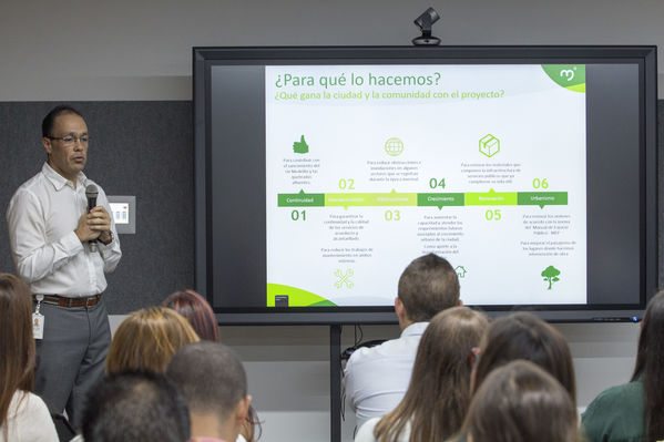 Conversatorio sobre el proyecto Centro Parrilla
Conversatorio sobre el proyecto Centro Parrilla
Fecha: Agosto 22 de 2016
Para descargar esta fotografía en alta resolución, haga clic sobre la imagen hasta que la misma se despliegue en la pantalla completa; luego dé clic derecho y elija la opción "guardar imagen como". 
En caso de publicación por cualquier medio, solicitamos acompañarla del crédito: "Foto EPM"
Palabras clave: Conversatorio proyecto Centro Parrilla