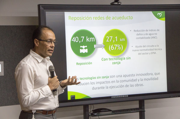 Conversatorio sobre el proyecto Centro Parrilla
Conversatorio sobre el proyecto Centro Parrilla
Fecha: Agosto 22 de 2016
Para descargar esta fotografía en alta resolución, haga clic sobre la imagen hasta que la misma se despliegue en la pantalla completa; luego dé clic derecho y elija la opción "guardar imagen como". 
En caso de publicación por cualquier medio, solicitamos acompañarla del crédito: "Foto EPM"
Palabras clave: Conversatorio proyecto Centro Parrilla