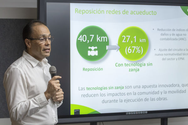 Conversatorio sobre el proyecto Centro Parrilla
Conversatorio sobre el proyecto Centro Parrilla
Fecha: Agosto 22 de 2016
Para descargar esta fotografía en alta resolución, haga clic sobre la imagen hasta que la misma se despliegue en la pantalla completa; luego dé clic derecho y elija la opción "guardar imagen como". 
En caso de publicación por cualquier medio, solicitamos acompañarla del crédito: "Foto EPM"
Palabras clave: Conversatorio proyecto Centro Parrilla