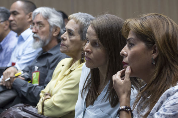 Conversatorio sobre el proyecto Centro Parrilla
Conversatorio sobre el proyecto Centro Parrilla
Fecha: Agosto 22 de 2016
Para descargar esta fotografía en alta resolución, haga clic sobre la imagen hasta que la misma se despliegue en la pantalla completa; luego dé clic derecho y elija la opción "guardar imagen como". 
En caso de publicación por cualquier medio, solicitamos acompañarla del crédito: "Foto EPM"
Palabras clave: Conversatorio proyecto Centro Parrilla
