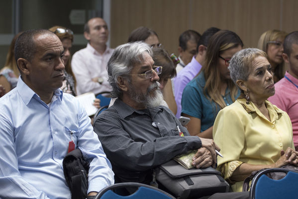 Conversatorio sobre el proyecto Centro Parrilla
Conversatorio sobre el proyecto Centro Parrilla
Fecha: Agosto 22 de 2016
Para descargar esta fotografía en alta resolución, haga clic sobre la imagen hasta que la misma se despliegue en la pantalla completa; luego dé clic derecho y elija la opción "guardar imagen como". 
En caso de publicación por cualquier medio, solicitamos acompañarla del crédito: "Foto EPM"
Palabras clave: Conversatorio proyecto Centro Parrilla