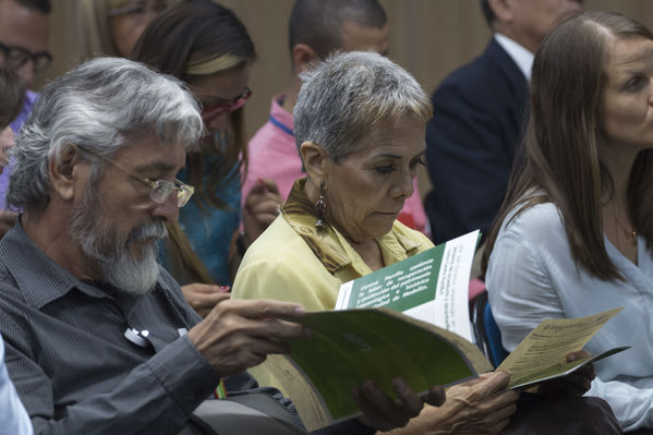 Conversatorio sobre el proyecto Centro Parrilla
Conversatorio sobre el proyecto Centro Parrilla
Fecha: Agosto 22 de 2016
Para descargar esta fotografía en alta resolución, haga clic sobre la imagen hasta que la misma se despliegue en la pantalla completa; luego dé clic derecho y elija la opción "guardar imagen como". 
En caso de publicación por cualquier medio, solicitamos acompañarla del crédito: "Foto EPM"
Palabras clave: Conversatorio proyecto Centro Parrilla