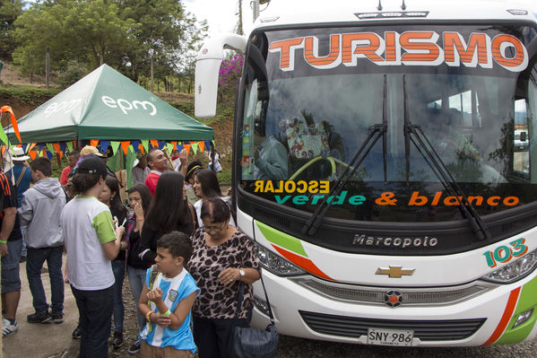 Día de la Familia EPM - Suroeste
Día de la Familia EPM - Suroeste
Fecha: Agosto 27 de 2016
Para descargar esta fotografía en alta resolución, haga clic sobre la imagen hasta que la misma se despliegue en la pantalla completa; luego dé clic derecho y elija la opción "guardar imagen como". 
En caso de publicación por cualquier medio, solicitamos acompañarla del crédito: "Foto EPM"
Palabras clave: Día Familia EPM Suroeste