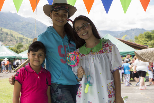 Día de la Familia EPM - Suroeste
Día de la Familia EPM - Suroeste
Fecha: Agosto 27 de 2016
Para descargar esta fotografía en alta resolución, haga clic sobre la imagen hasta que la misma se despliegue en la pantalla completa; luego dé clic derecho y elija la opción "guardar imagen como". 
En caso de publicación por cualquier medio, solicitamos acompañarla del crédito: "Foto EPM"
Palabras clave: Día Familia EPM Suroeste