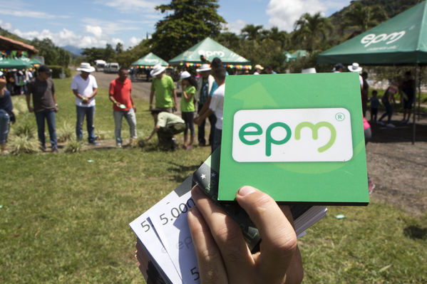 Día de la Familia EPM - Suroeste
Día de la Familia EPM - Suroeste
Fecha: Agosto 27 de 2016
Para descargar esta fotografía en alta resolución, haga clic sobre la imagen hasta que la misma se despliegue en la pantalla completa; luego dé clic derecho y elija la opción "guardar imagen como". 
En caso de publicación por cualquier medio, solicitamos acompañarla del crédito: "Foto EPM"
Palabras clave: Día Familia EPM Suroeste