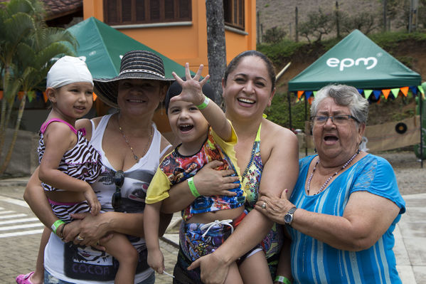Día de la Familia EPM - Suroeste
Día de la Familia EPM - Suroeste
Fecha: Agosto 27 de 2016
Para descargar esta fotografía en alta resolución, haga clic sobre la imagen hasta que la misma se despliegue en la pantalla completa; luego dé clic derecho y elija la opción "guardar imagen como". 
En caso de publicación por cualquier medio, solicitamos acompañarla del crédito: "Foto EPM"
Palabras clave: Día Familia EPM Suroeste
