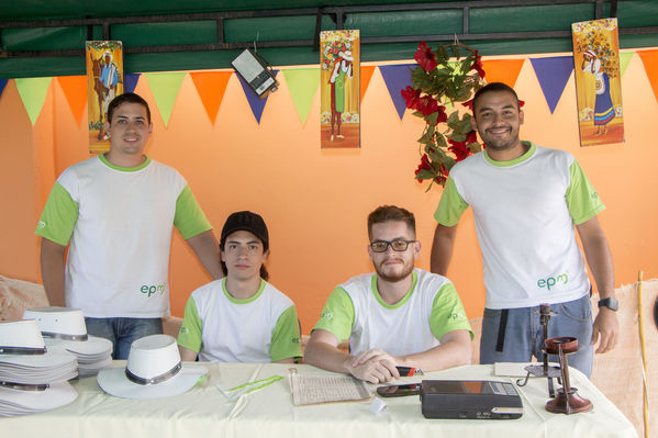 Día de la Familia EPM - Suroeste
Día de la Familia EPM - Suroeste
Fecha: Agosto 27 de 2016
Para descargar esta fotografía en alta resolución, haga clic sobre la imagen hasta que la misma se despliegue en la pantalla completa; luego dé clic derecho y elija la opción "guardar imagen como". 
En caso de publicación por cualquier medio, solicitamos acompañarla del crédito: "Foto EPM"
Palabras clave: Día Familia EPM Suroeste