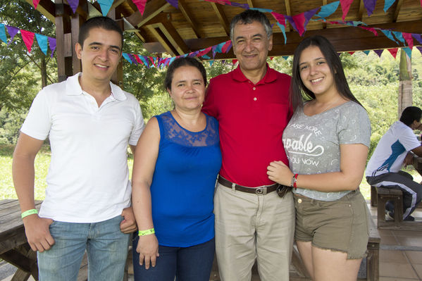 Día de la Familia EPM - Suroeste
Día de la Familia EPM - Suroeste
Fecha: Agosto 27 de 2016
Para descargar esta fotografía en alta resolución, haga clic sobre la imagen hasta que la misma se despliegue en la pantalla completa; luego dé clic derecho y elija la opción "guardar imagen como". 
En caso de publicación por cualquier medio, solicitamos acompañarla del crédito: "Foto EPM"
Palabras clave: Día Familia EPM Suroeste